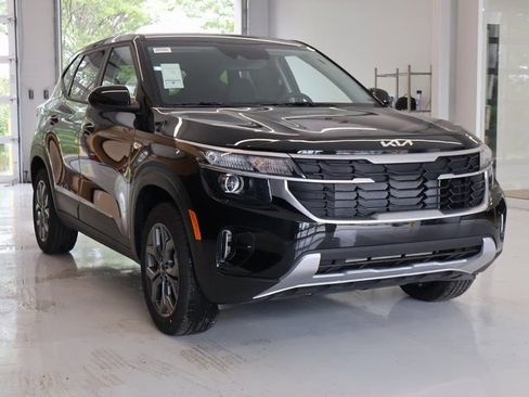 New 2026 Kia Seltos LX image 3