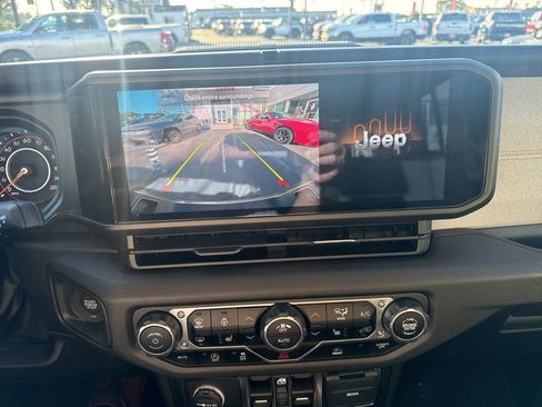 Certified 2024 Jeep Gladiator Sport image 21