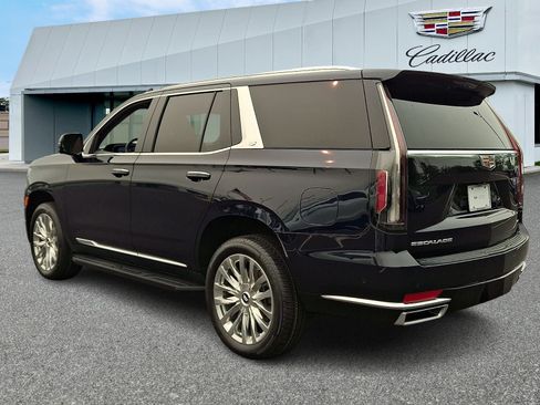 Used 2024 Cadillac Escalade Premium Luxury AWD/4WD image 3