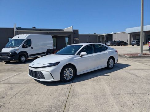 Used 2025 Toyota Camry LE FWD image 8
