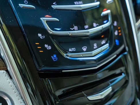 Used 2019 Cadillac Escalade Premium Luxury AWD/4WD image 26