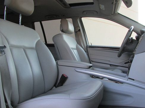 Used 2011 Mercedes-Benz GL 450 4MATIC image 22