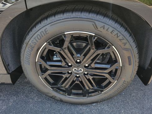 New 2026 INFINITI QX80 4WD w/ Sport Exterior Package image 32