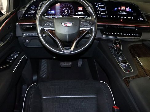 Used 2023 Cadillac Escalade ESV Premium Luxury image 3