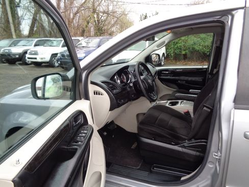 Used 2013 Dodge Grand Caravan SXT image 14