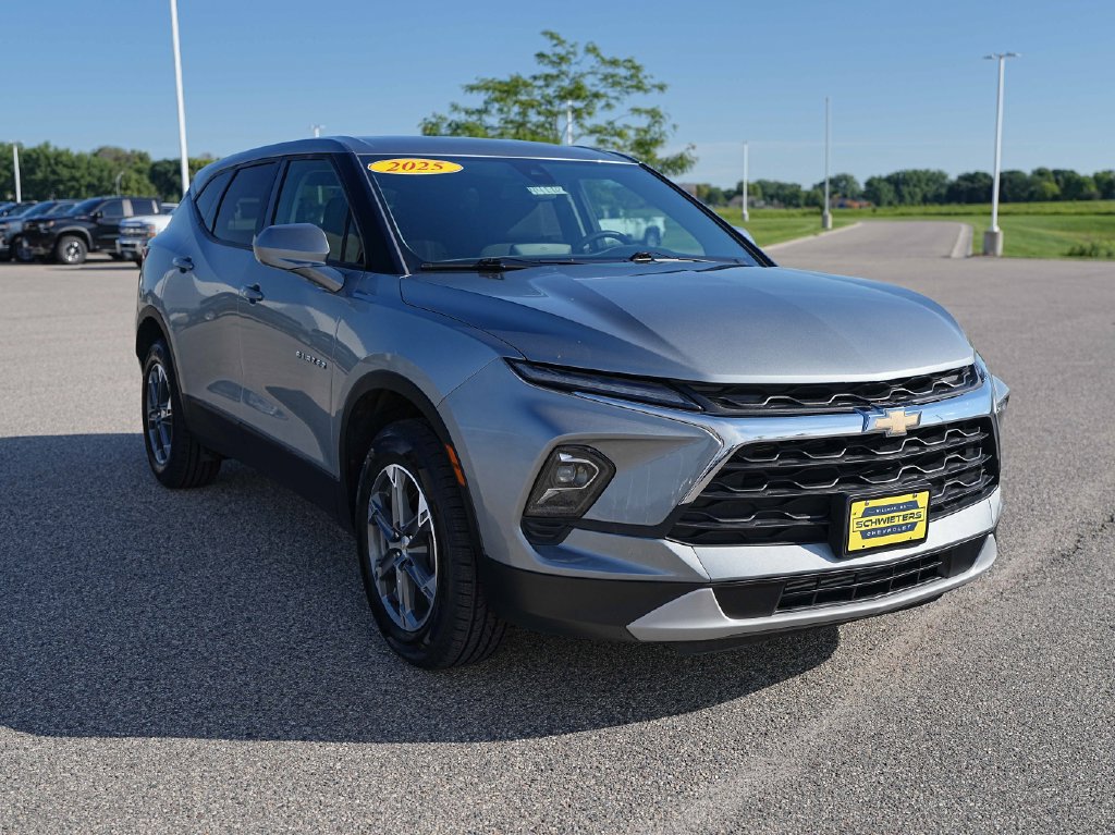 Used 2025 Chevrolet Blazer LT AWD/4WD image 5