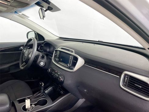 Used 2018 Kia Sorento AWD image 27