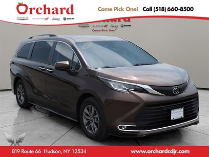 Used 2022 Toyota Sienna XLE