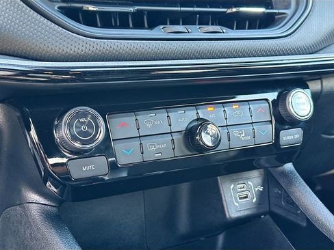 Used 2024 Jeep Compass Trailhawk image 15