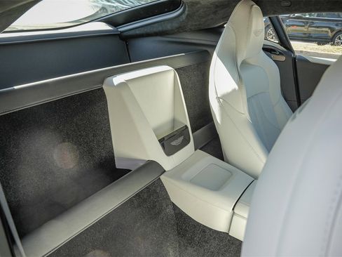 New 2025 Aston Martin V8 Vantage Coupe image 37