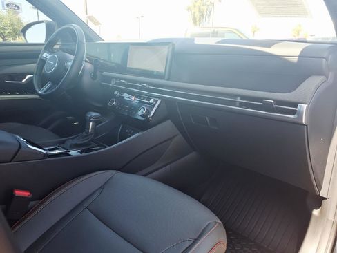 Used 2025 Hyundai Santa Cruz Limited AWD/4WD image 10