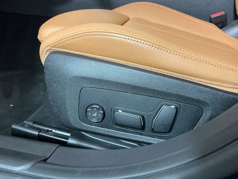 Certified 2025 BMW 330i Sedan w/ M Sport Package RWD image 20