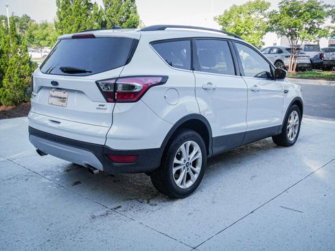 Used 2017 Ford Escape SE w/ Equipment Group 201A FWD image 10