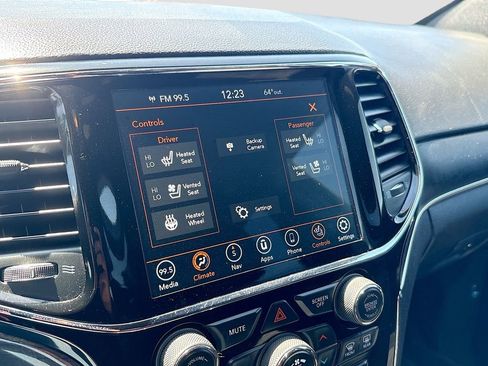 Used 2020 Jeep Grand Cherokee Overland image 20