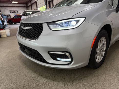 Used 2024 Chrysler Pacifica Touring-L FWD image 34
