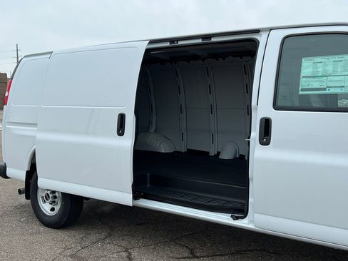 New 2025 GMC Savana 3500 Work Van w/ Driver Convenience Package image 4