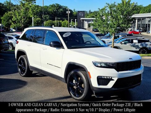 Used 2023 Jeep Grand Cherokee Limited w/ Black Appearance Package AWD/4WD image 1