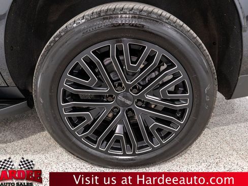 Used 2025 GMC Yukon Elevation w/ Elevation Premium Package AWD/4WD image 10