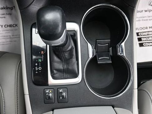 Used 2016 Toyota Highlander XLE image 28