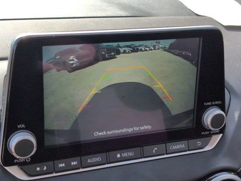 Used 2025 Nissan Sentra SV FWD image 17