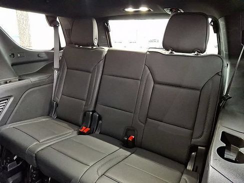 Used 2025 GMC Yukon Denali AWD/4WD image 9
