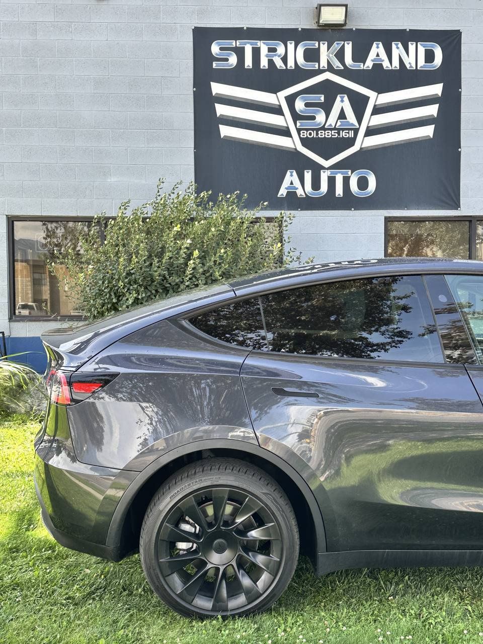 Used 2024 Tesla Model Y Long Range AWD/4WD image 6