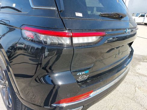 New 2024 Jeep Grand Cherokee Overland w/ Luxury Tech Group IV image 34