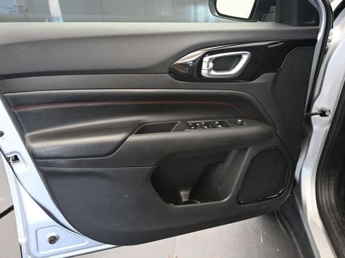 Used 2025 Jeep Compass Trailhawk AWD/4WD image 17