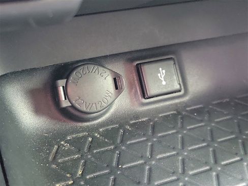 Used 2021 Toyota RAV4 LE image 28