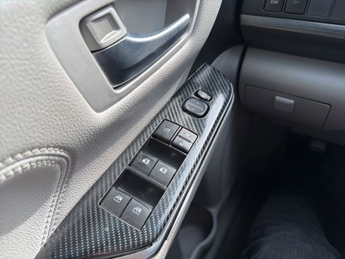 Used 2016 Toyota Camry XLE w/ Moonroof Package image 18