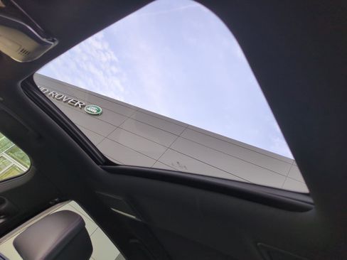 Used 2018 BMW 750i xDrive w/ Executive Package image 16