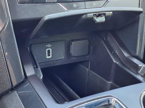 Used 2019 Ford Explorer XLT w/ Equipment Group 202A FWD image 16