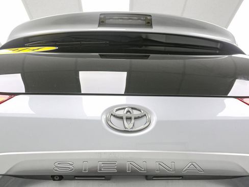 Used 2014 Toyota Sienna XLE FWD image 10