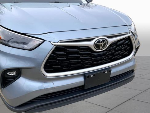 Used 2023 Toyota Highlander XLE FWD image 32