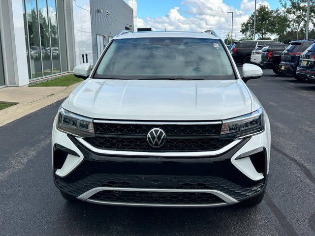 Used 2023 Volkswagen Taos SE w/ Panoramic Sunroof Package AWD/4WD image 2