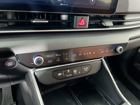 New 2026 Kia Carnival EX FWD image 24