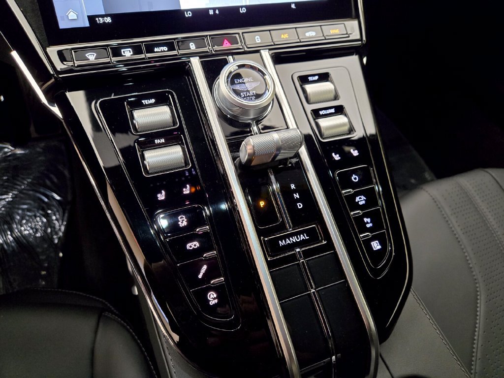 Used 2025 Aston Martin V8 Vantage Coupe RWD image 36