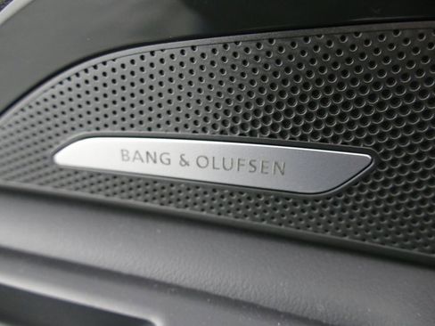 Certified 2025 Audi Q5 2.0T Premium Plus w/ Premium Plus image 12