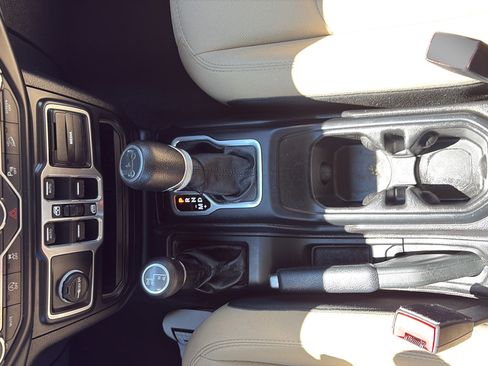 Used 2018 Jeep Wrangler Unlimited Sport S AWD/4WD image 17