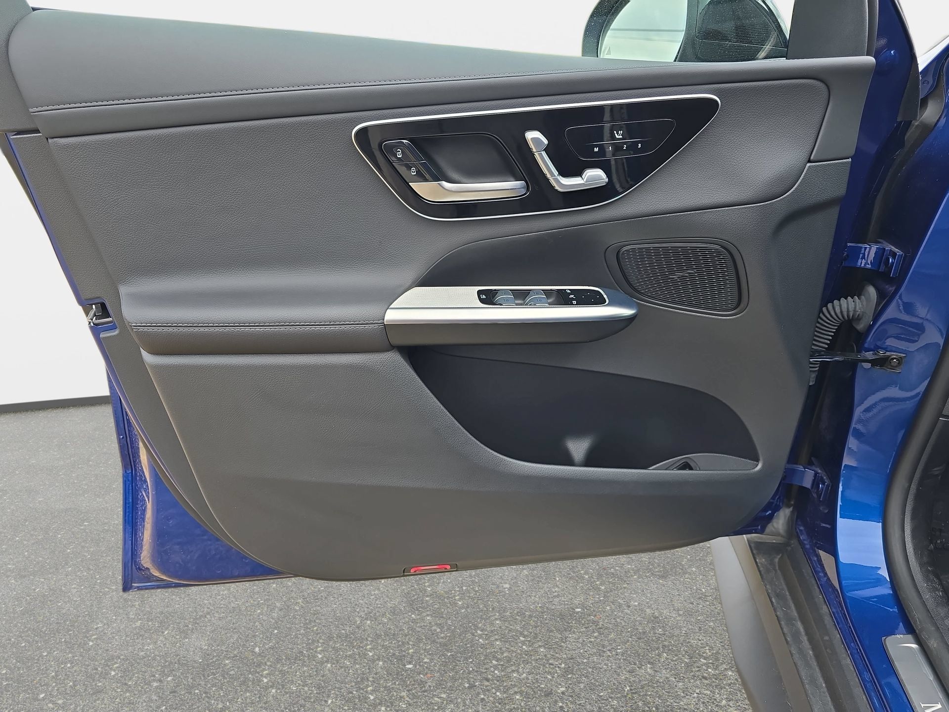 Used 2024 Mercedes-Benz GLC 300 4MATIC w/ AMG Line image 26