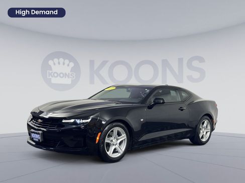 Used 2021 Chevrolet Camaro LT RWD image 1