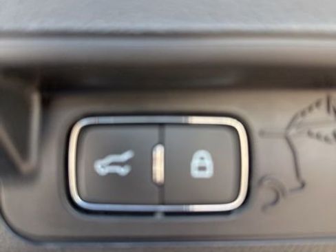 Used 2023 Ford Explorer Limited image 23