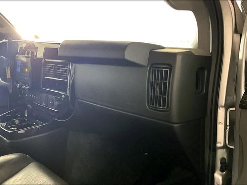 Used 2021 Chevrolet Express 2500 LS w/ Enhanced Convenience Package image 17