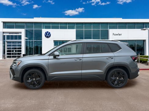 New 2026 Volkswagen Taos SE FWD image 4