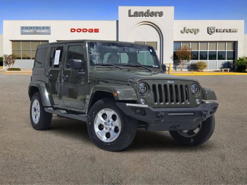 Used 2015 Jeep Wrangler Unlimited Sahara w/ Connectivity Group AWD/4WD image 1