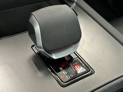 Used 2024 Land Rover Discovery Sport S image 24