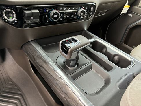 Used 2025 Chevrolet Silverado 1500 LTZ AWD/4WD image 36