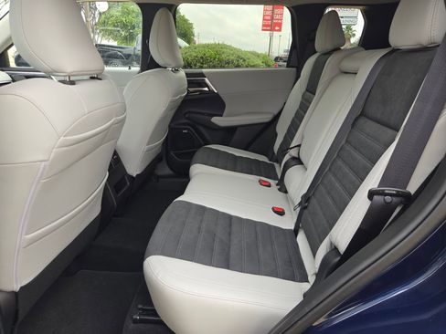 Used 2025 Mitsubishi Outlander SE FWD image 13