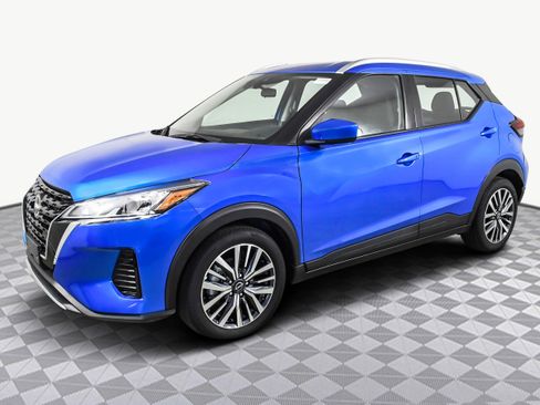 Used 2023 Nissan Kicks SV image 4