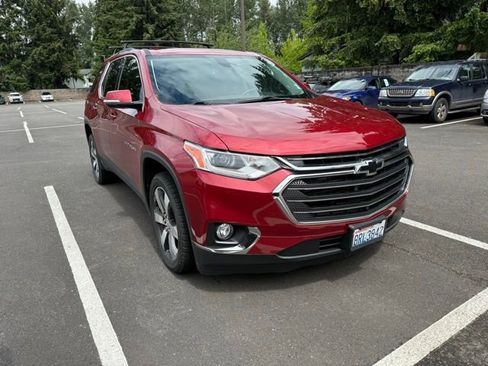 Used 2019 Chevrolet Traverse LT w/ LT Premium Package AWD/4WD image 2